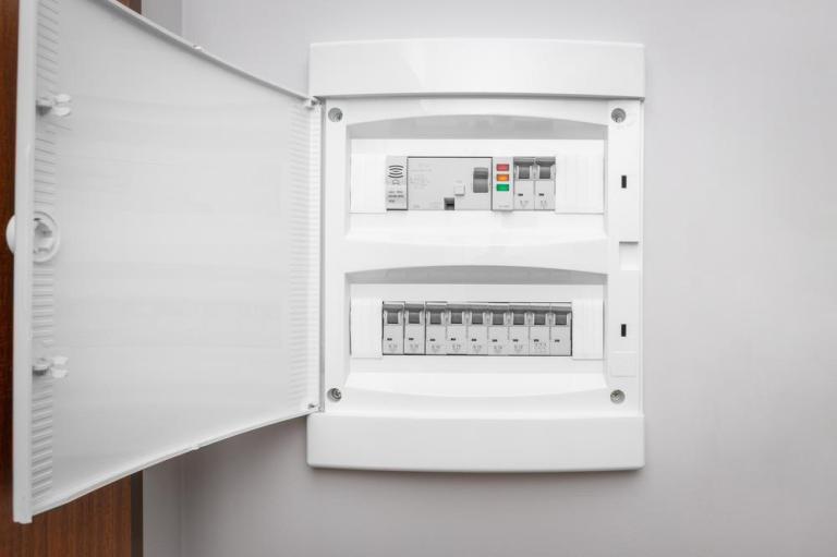Faut-il moderniser son installation électrique au Bouscat ?